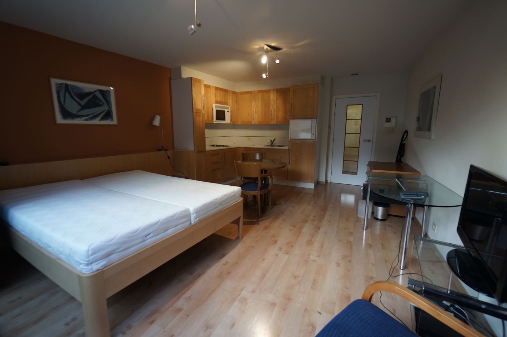 Image showcasing Studio Bij Adolf Hoste Business Flats (Galgenberg 23, 9000 Gent) - Long ...